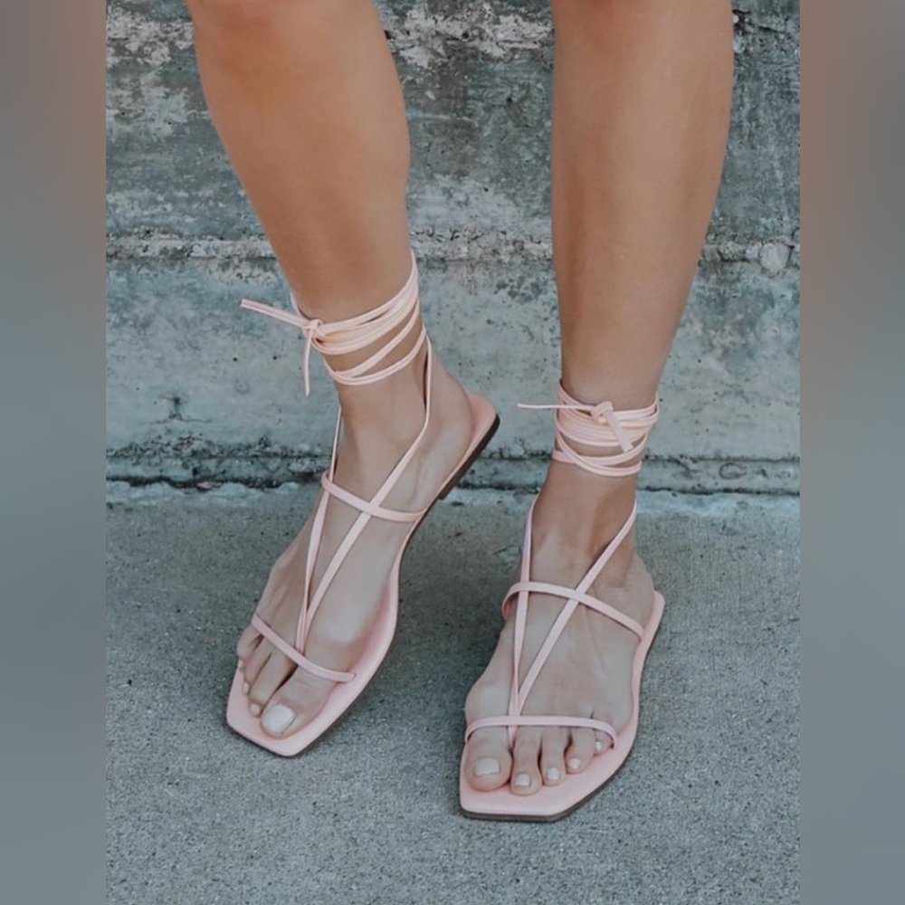 NIB Lulu’s Aisya Light Bubblegum Pink Lace-Up Flat Sandals 5.5